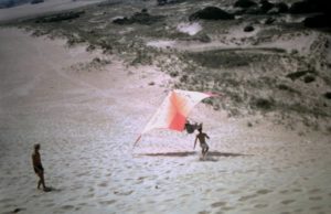 Hang gliders enjoy the dunes