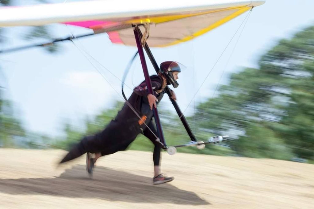 Sara foot launching her hang glider at the El Peñón Classic Race. 